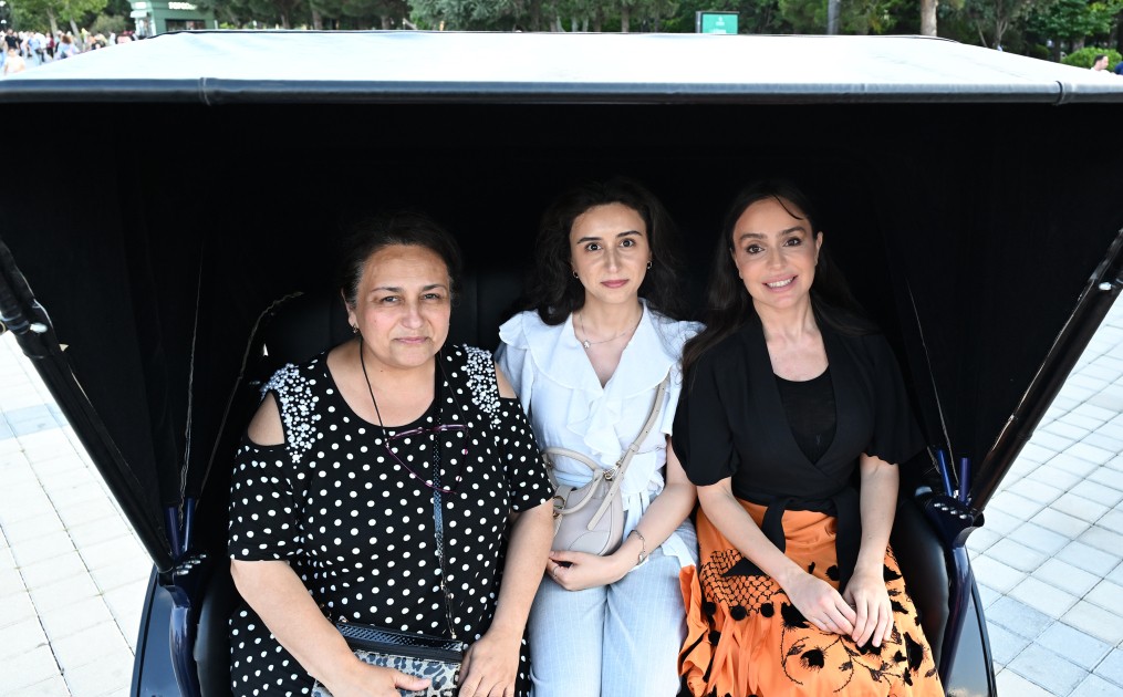 Leyla və Arzu Əliyevalar Dənizkənarı Milli Parkda - FOTOLAR