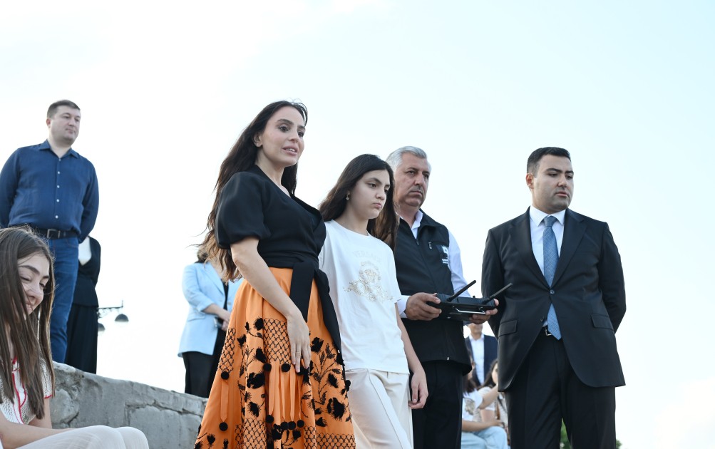Leyla və Arzu Əliyevalar Dənizkənarı Milli Parkda - FOTOLAR