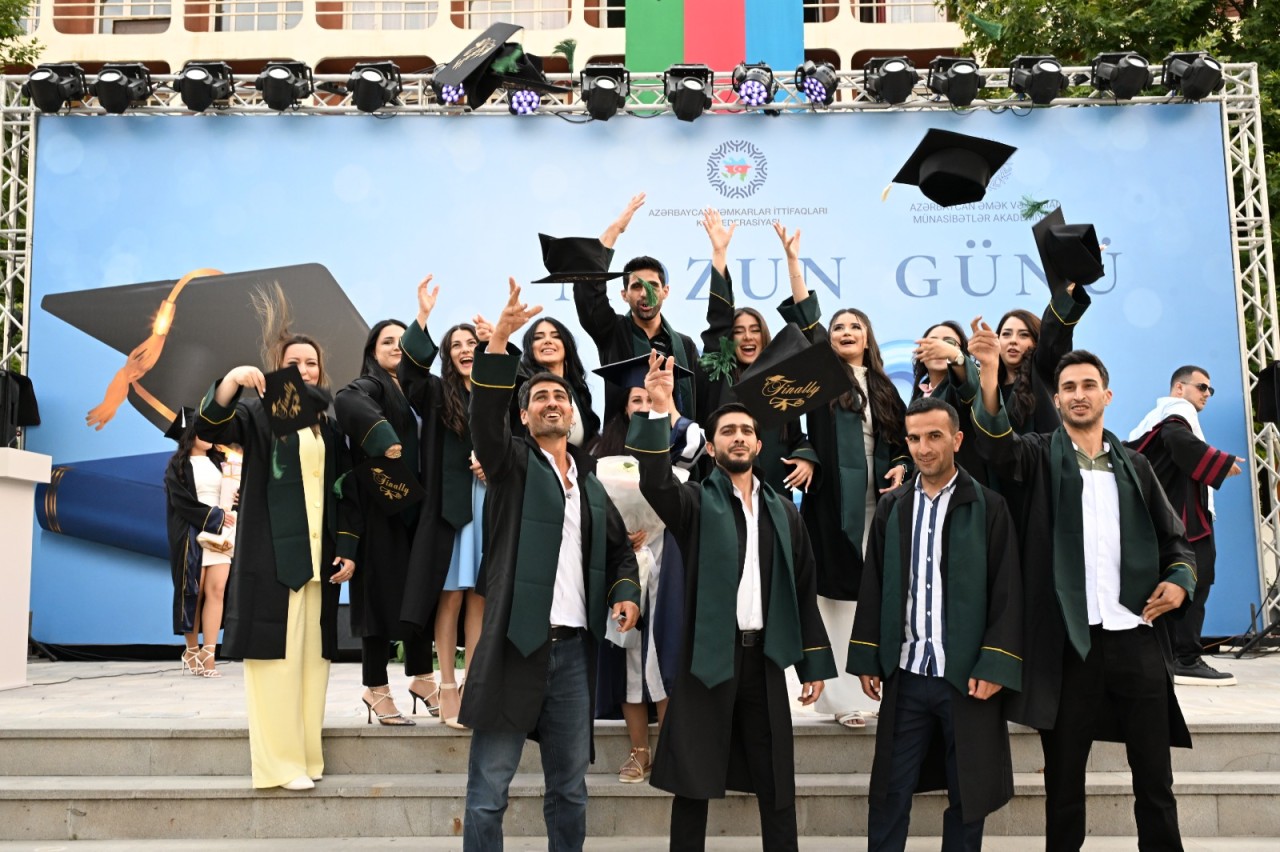 Əmək və Sosial Münasibətlər Akademiyasında “Məzun günü” - FOTOLAR