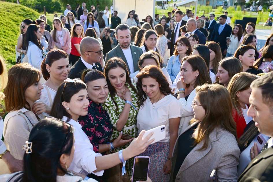 Leyla və Alona Əliyevalar Xeyirxahlıq Festivalında - FOTOLAR