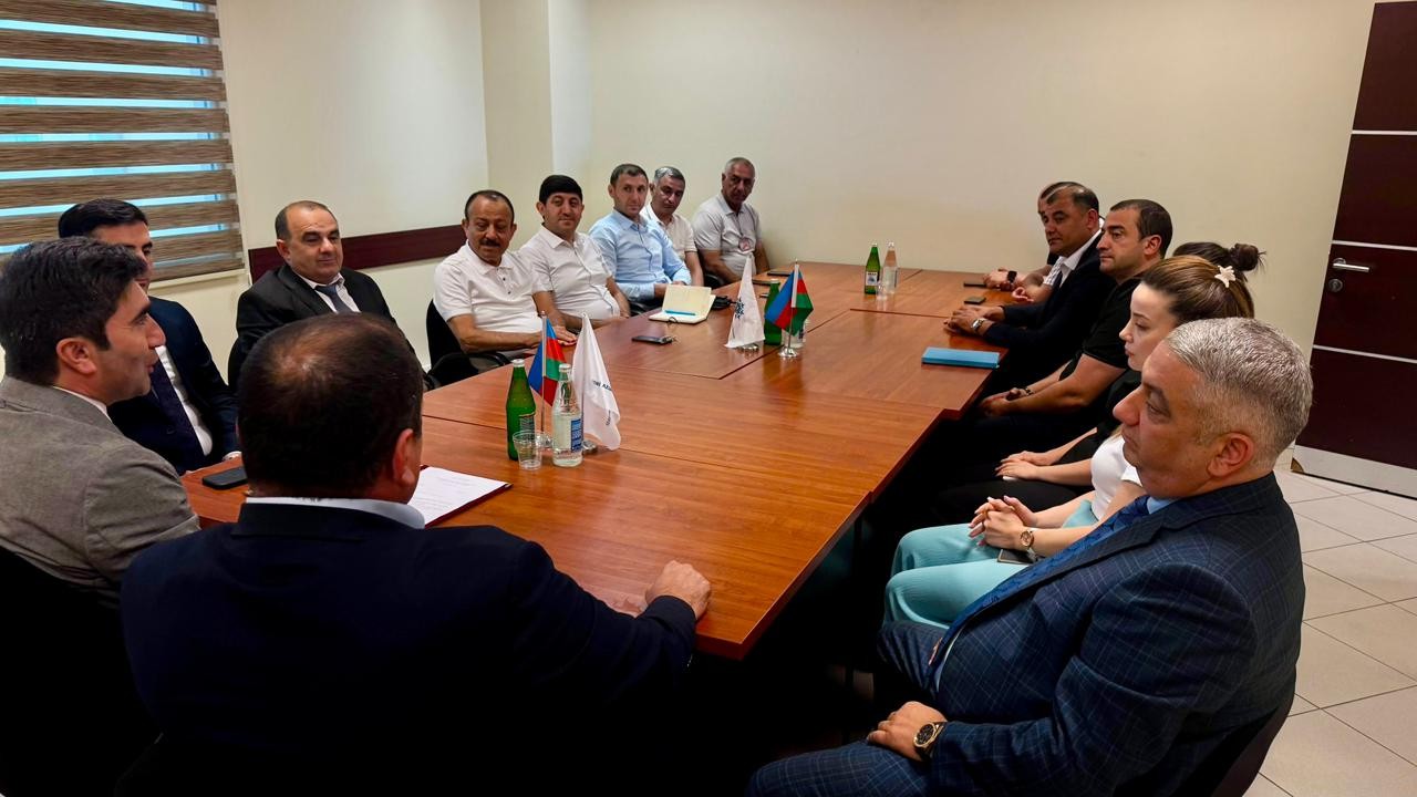 YAP Gəncə şəhər təşkilatının sədri partiya üzvləri ilə görüş keçirdi - FOTOLAR