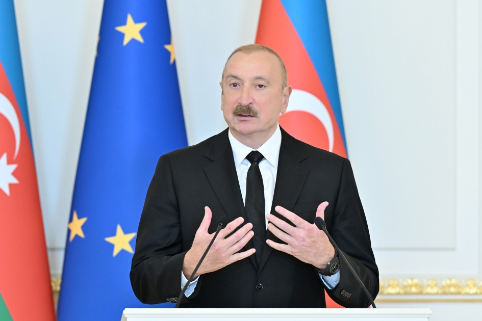 İlham Əliyev və Lyayen mətbuata bəyanatlarla çıxış etdilər - FOTOLAR (YENİLƏNİB)