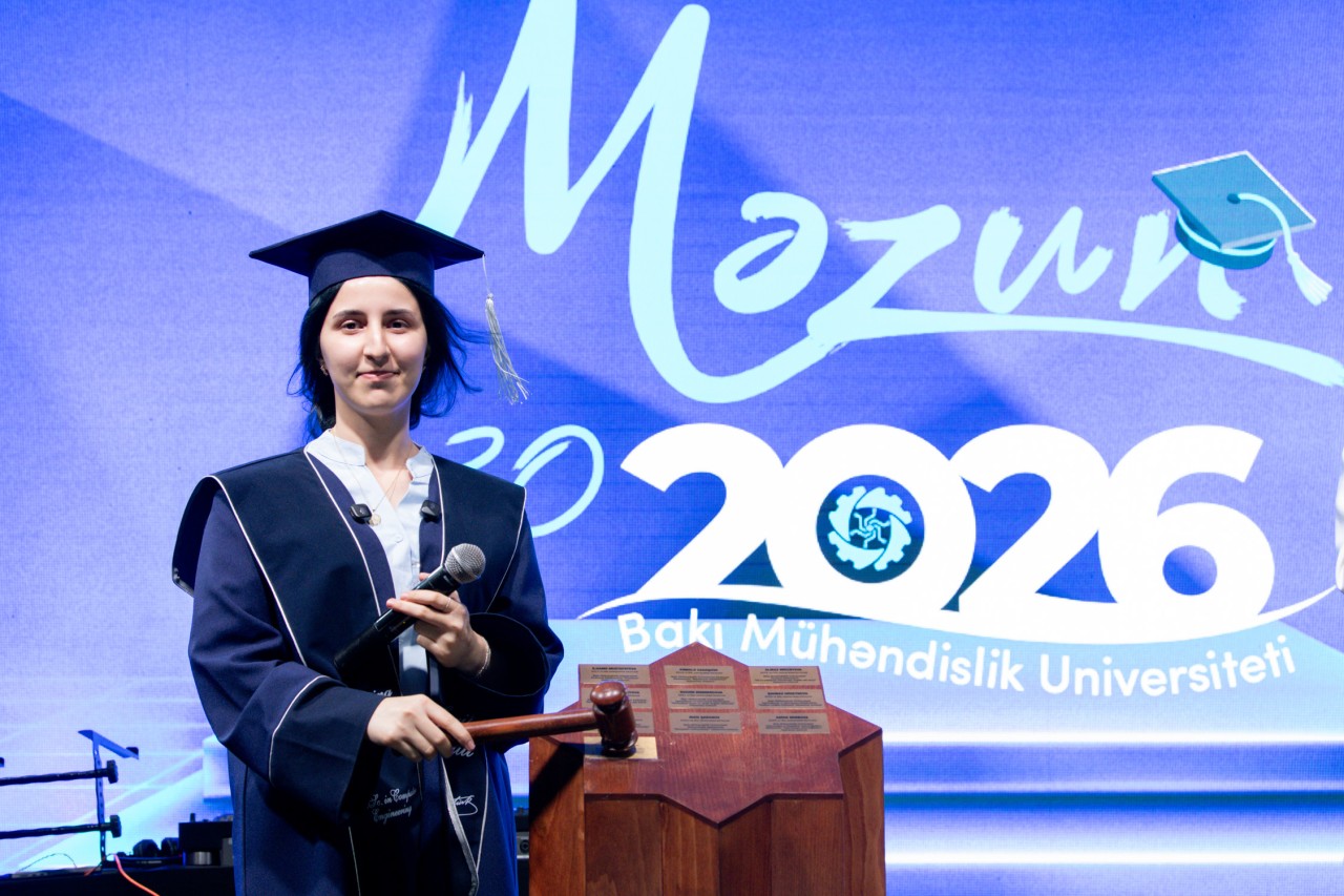 Rektor BMU birincisini mükafatlandırdı - FOTO