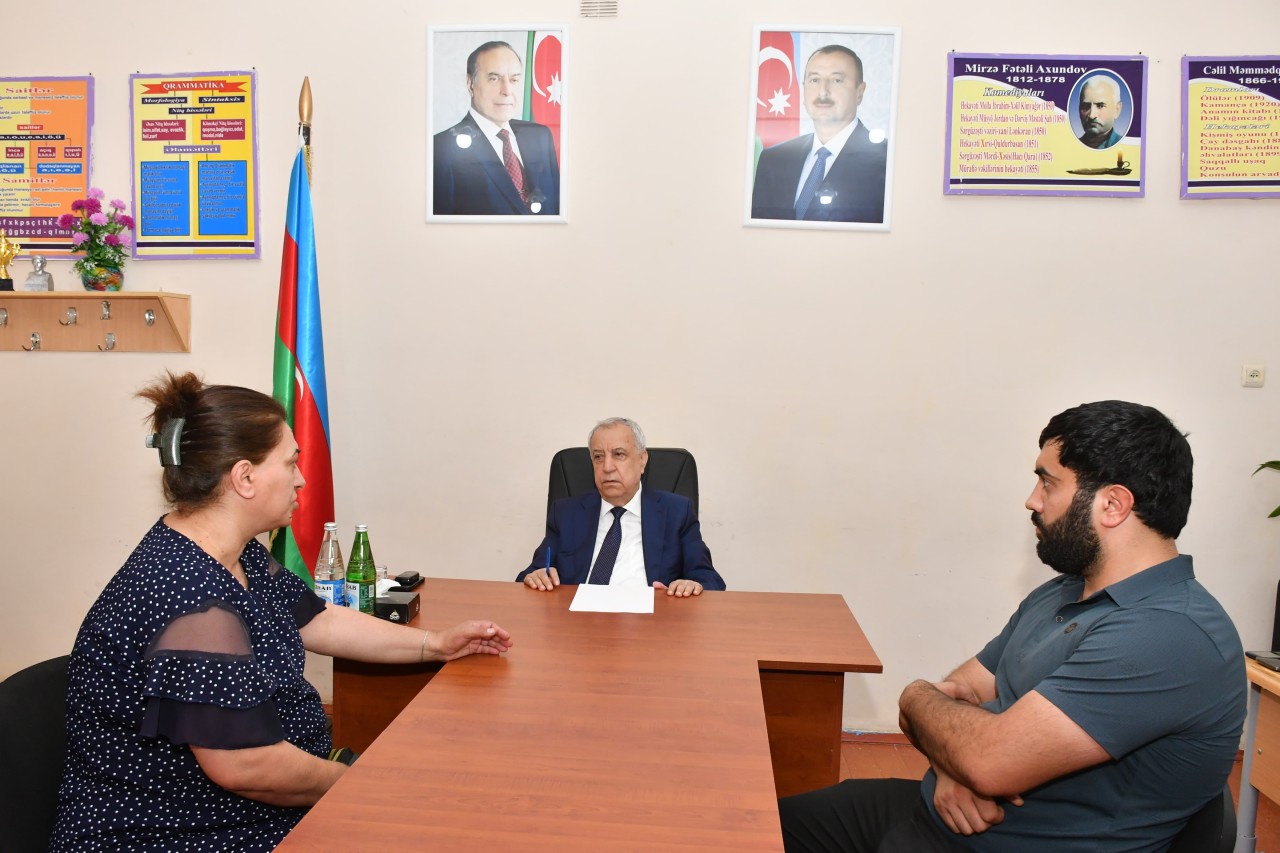 Malik İsaqov vətəndaşların müraciətlərini dinlədi - FOTOLAR