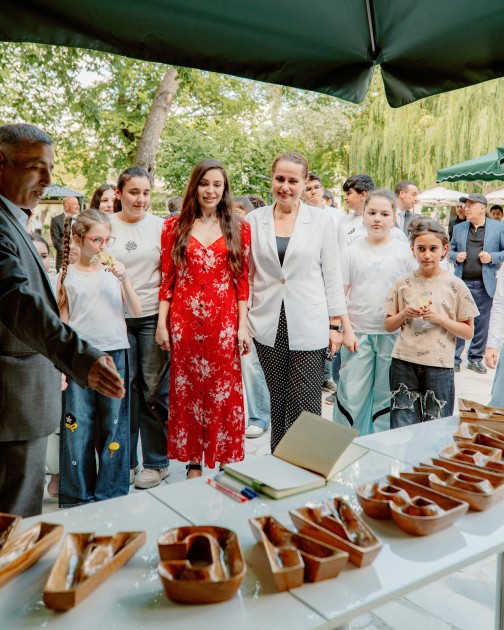 Leyla Əliyeva Qəbələdə fərdi sərgi açılışında - FOTOLAR