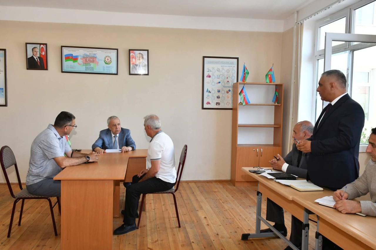 Malik İsaqov vətəndaşları qəbul etdi - FOTOLAR