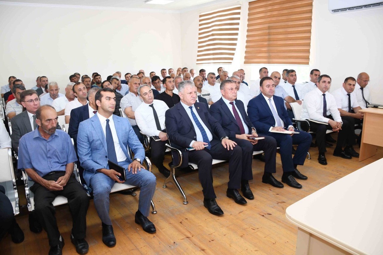Vaqif Həsənov Birinci Yüzbaşılı kəndində səyyar qəbul keçirdi - FOTOLAR
