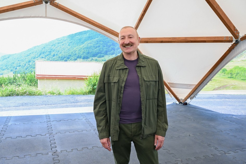İlham Əliyev Kiçik Qaladərəsi kəndində olub, sakinlərlə görüşüb (FOTOLAR)