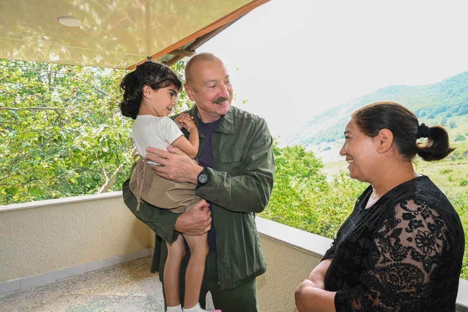 Balaca şuşalıların gözündəki o sevinc... - FOTOLAR