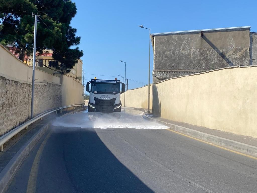 Bu gün paytaxtın 544 küçəsi yuyuldu - FOTOLAR