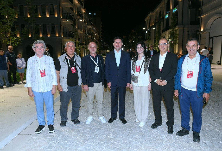 Forum iştirakçıları Qarabağ küçəsi ilə tanış oldular - YENİLƏNİB (FOTOLAR)