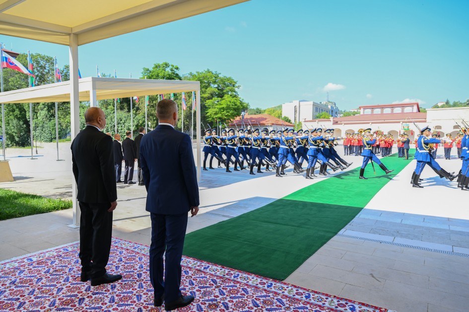İlham Əliyev Slovakiya Prezidentini Şuşada qarşıladı - FOTOLAR