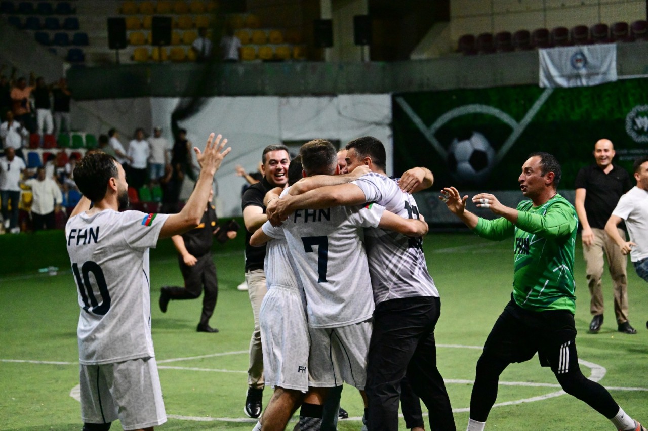 Həmkarlar İttifaqının təşkilatçılığı ilə keçirilən minifutbol turniri başa çatıb - FOTOLAR