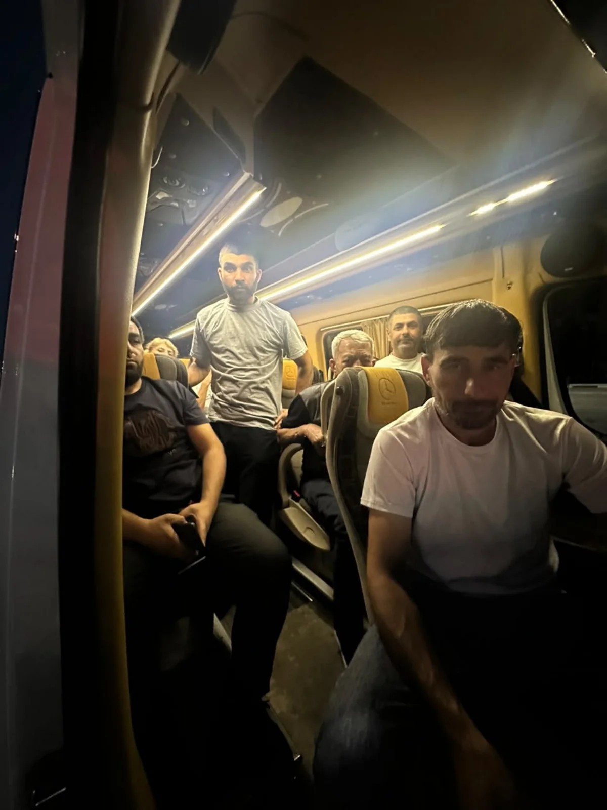 Dronla vurulan gəmidən xilas edilən azərbaycanlılar Vətənə yola salınıb - FOTO