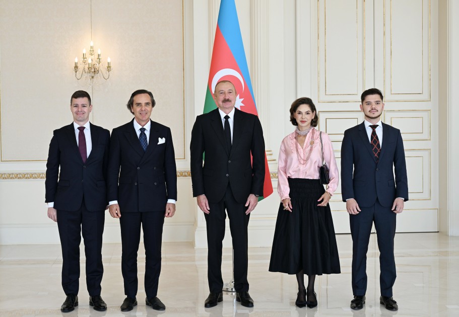 İlham Əliyev yeni səfirləri qəbul etdi - FOTOLAR (YENİLƏNİB)