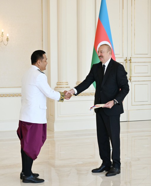 İlham Əliyev yeni səfirləri qəbul etdi - FOTOLAR (YENİLƏNİB)