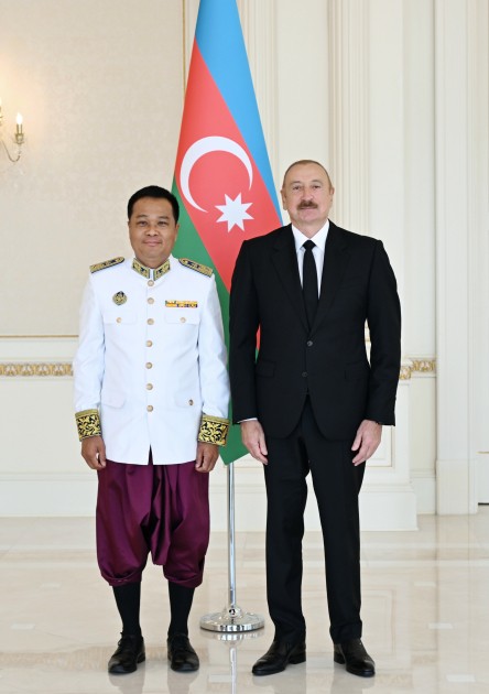 İlham Əliyev yeni səfirləri qəbul etdi - FOTOLAR (YENİLƏNİB)