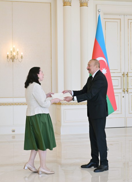 İlham Əliyev yeni səfirləri qəbul etdi - FOTOLAR (YENİLƏNİB)