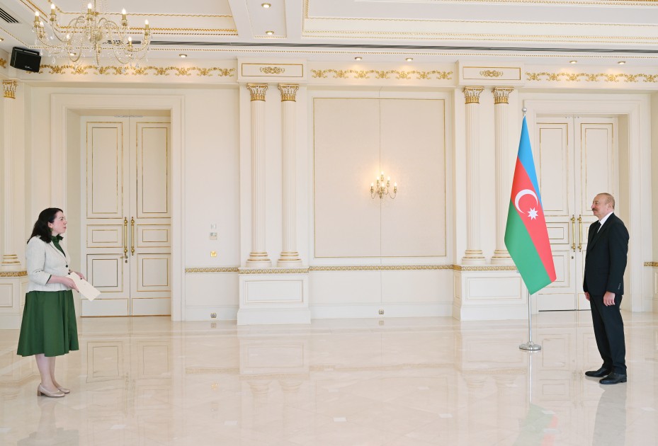 İlham Əliyev yeni səfirləri qəbul etdi - FOTOLAR (YENİLƏNİB)
