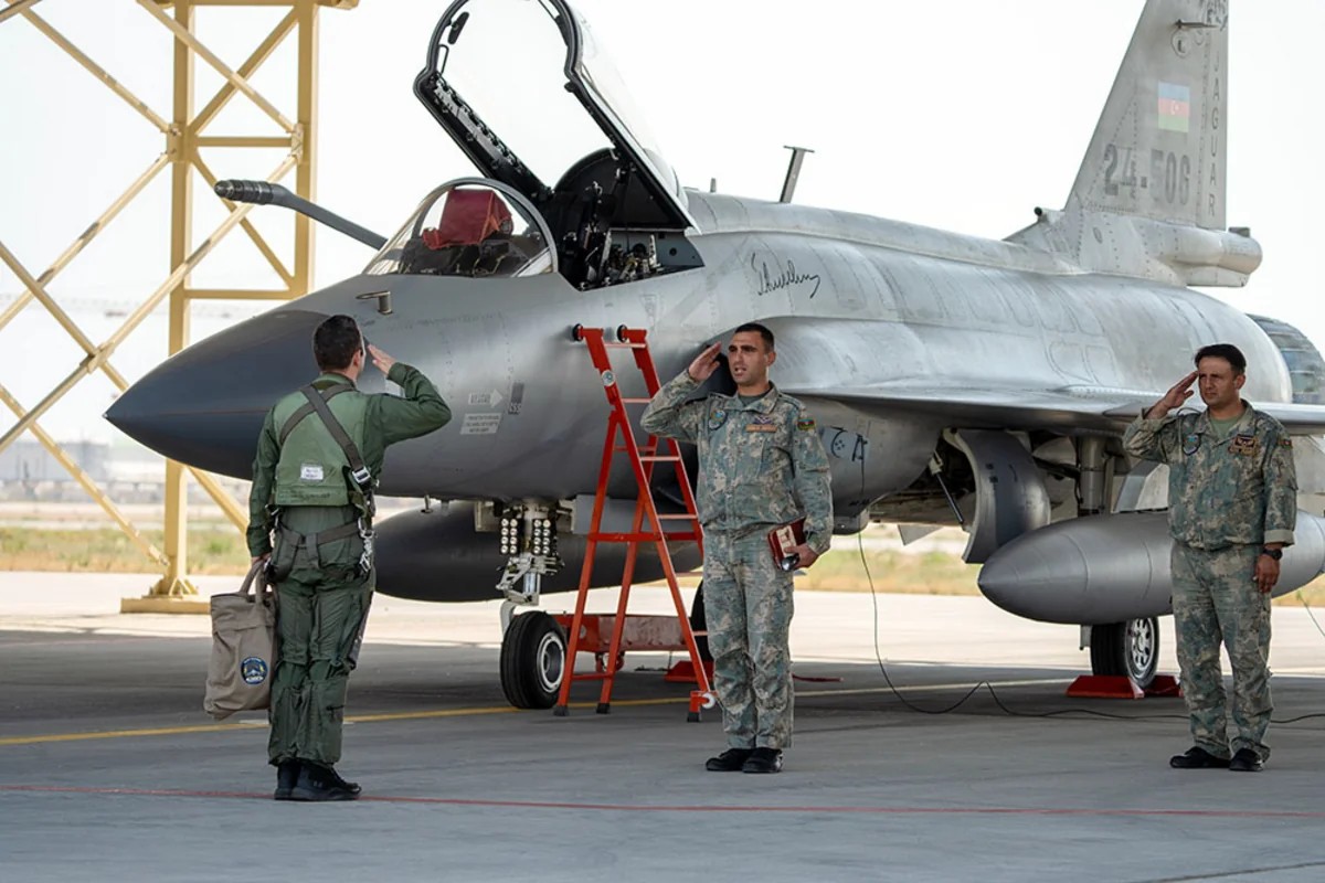 Pilotlarımız çətin döyüş manevrləri üzrə tapşırıqlar yerinə yetiriblər - FOTOLAR