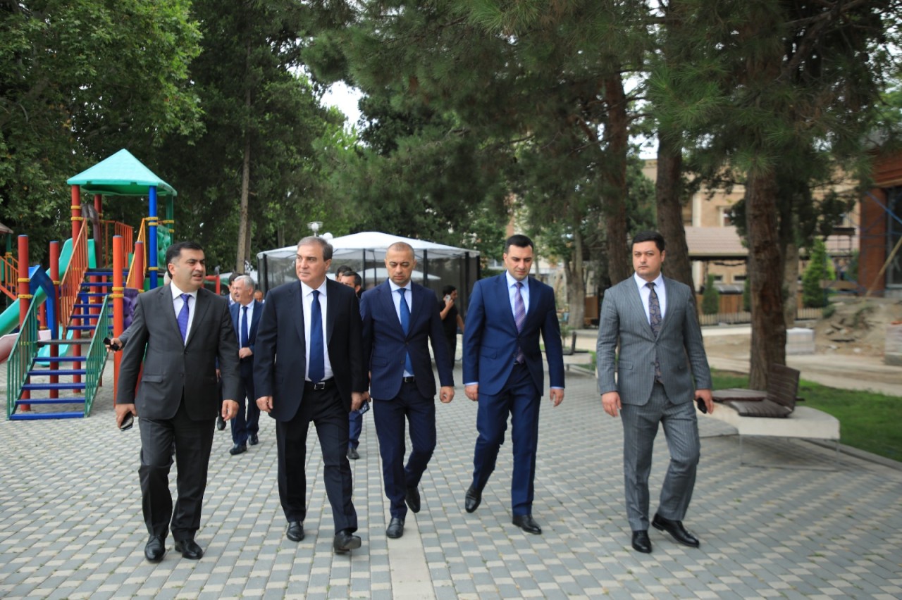 Niyazi Bayramov şəhərdə aparılan təmir-bərpa işləri ilə tanış olub - FOTOLAR