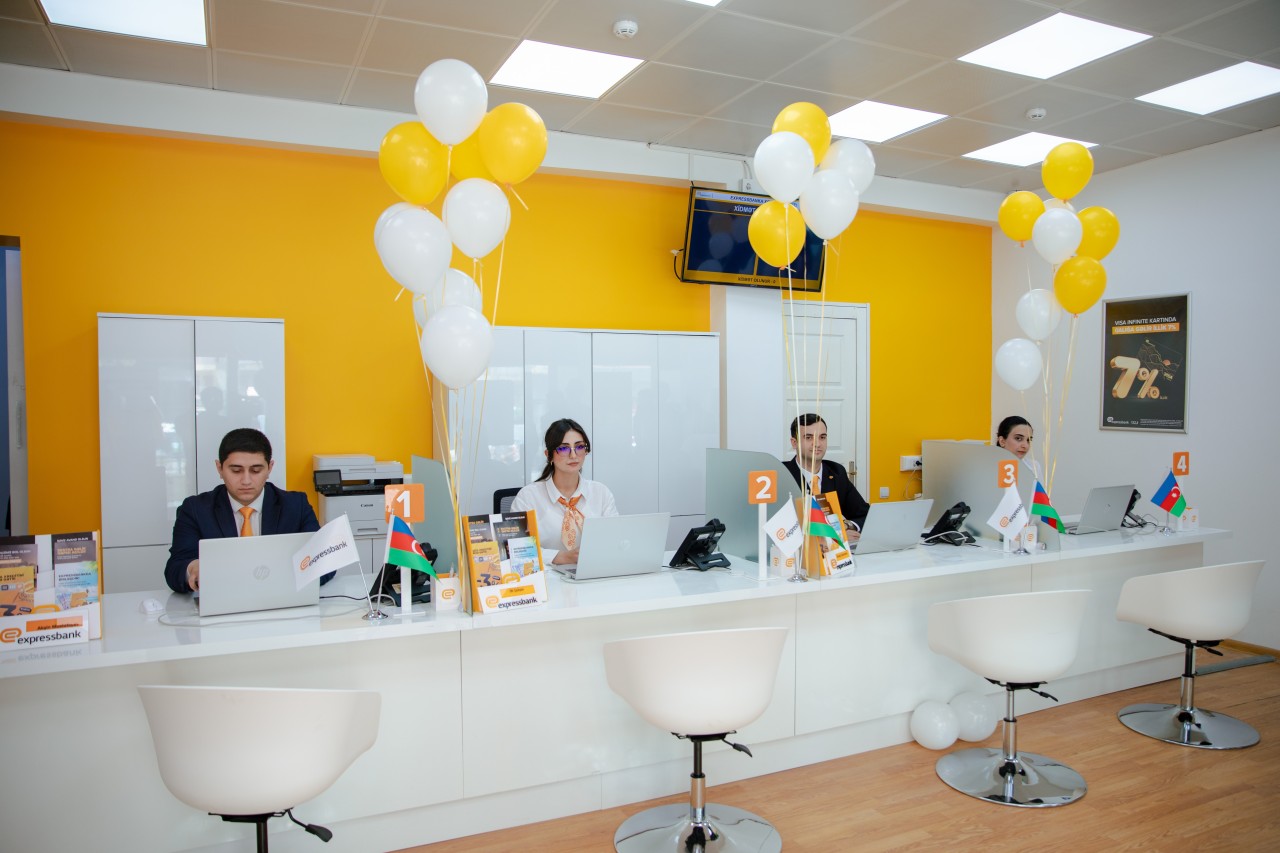 "Expressbank" eyni gündə 2 filial açdı - FOTOLAR