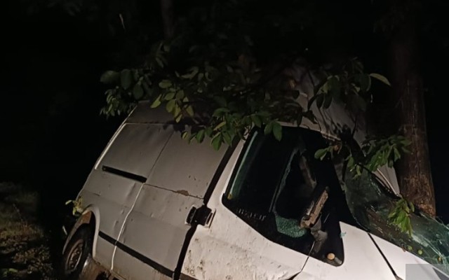 Tovuzda yük avtomobili elektrik dirəyinə çırpılıb, ölən var
