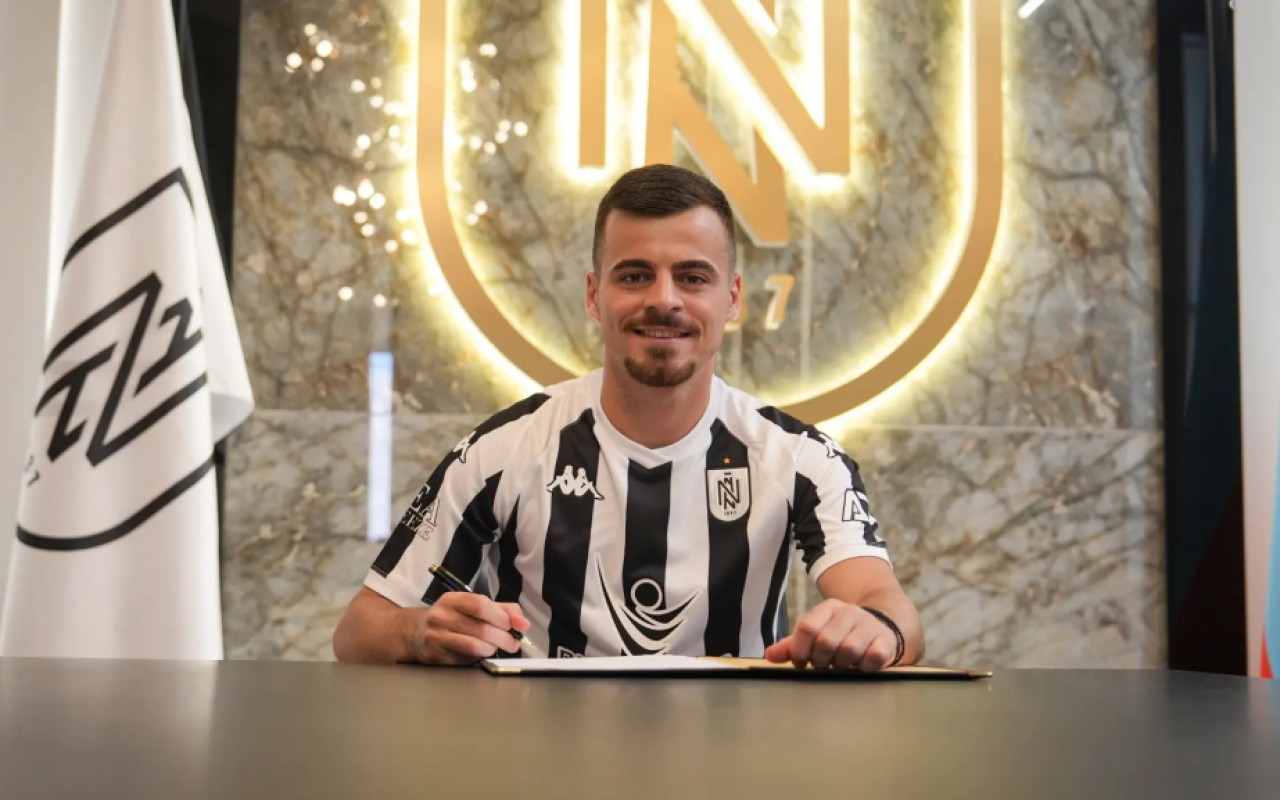 “Neftçi” serbiyalı futbolçu ilə müqavilə imzaladı