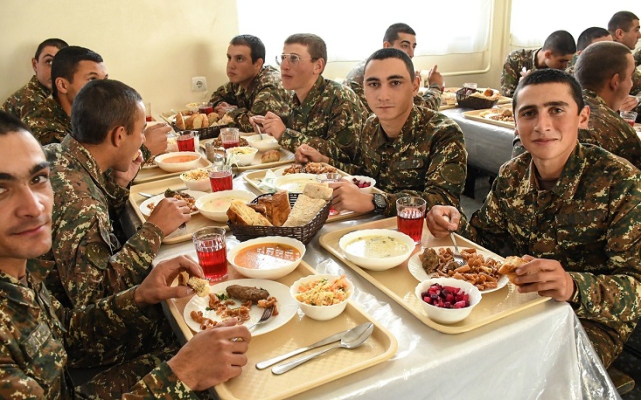 Ermənistanda çox sayda hərbçi zəhərləndi
