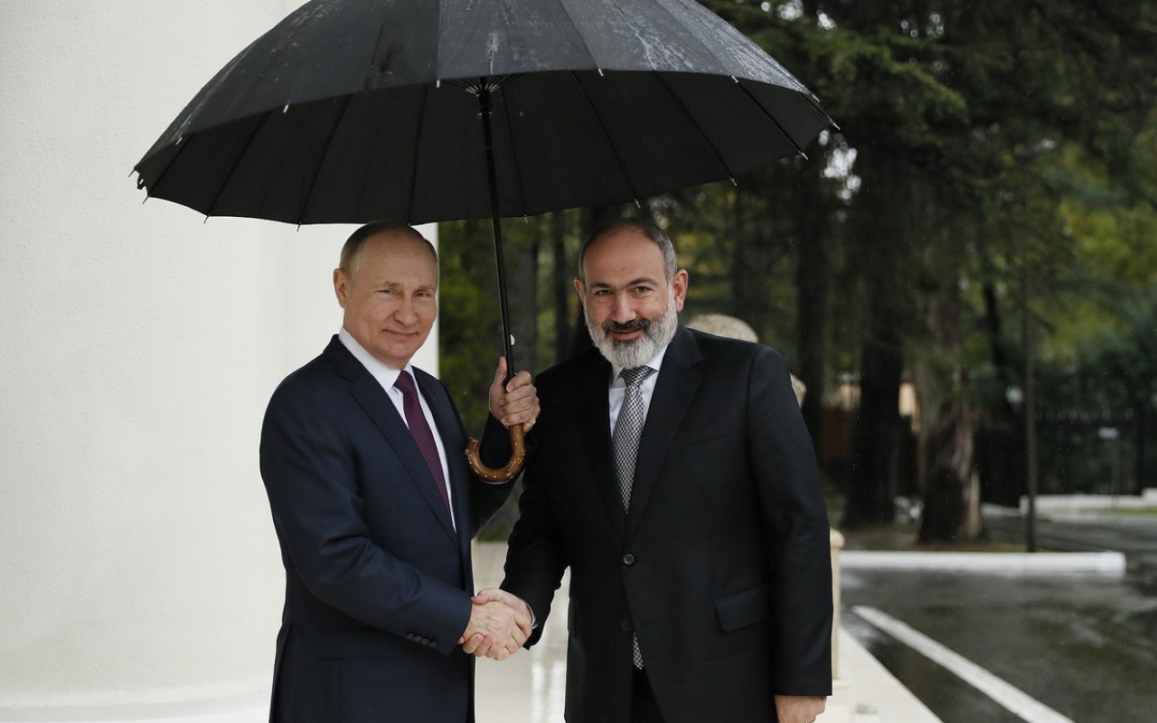 Paşinyan Putinin çətiri altından çıxdıqca, Azərbaycana yaxınlaşır