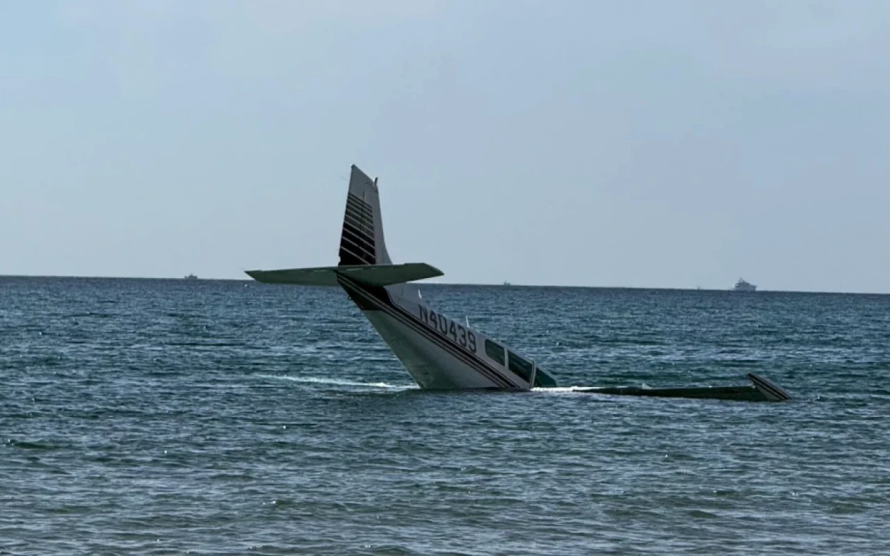 Qadın pilot nasaz təyyarəni suya endirməyi bacardı - Xəsarət almadı