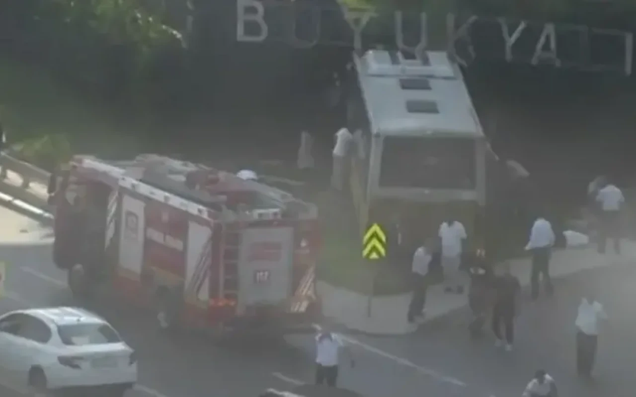 İstanbulda avtobus divara çırpılıb: ölən və yaralılar var