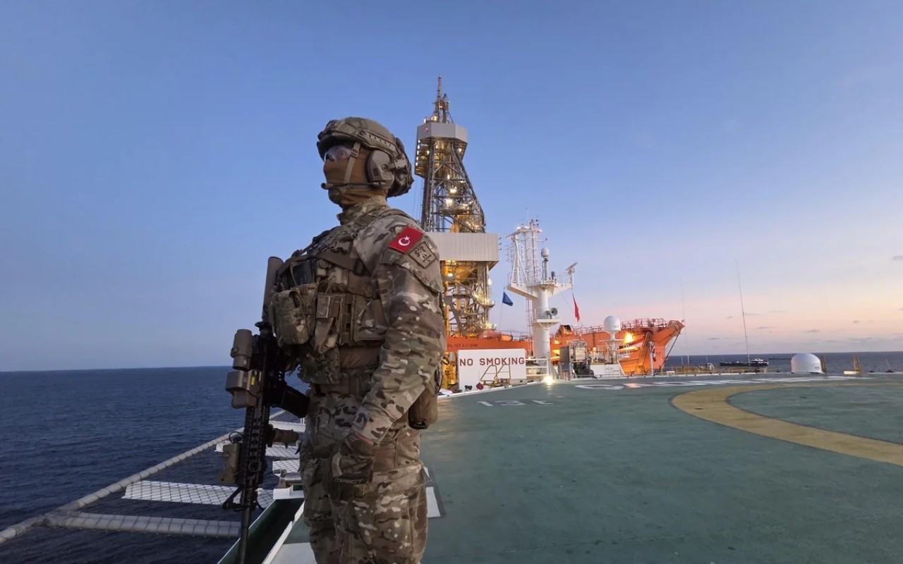 Türkiyə və Somali hərbçiləri piratlar tərəfindən ələ keçirilmiş gəmini azad etdi