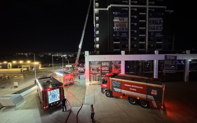 İstanbulda yaşayış binası yandı - Xeyli sayda zəhərlənən var