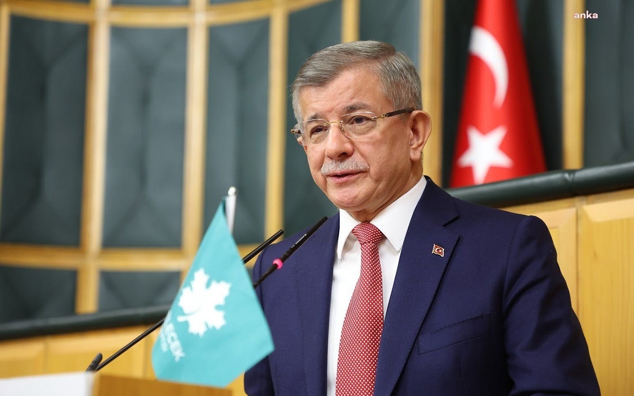 Əhməd Davudoğlu barəsində istintaq başladıldı