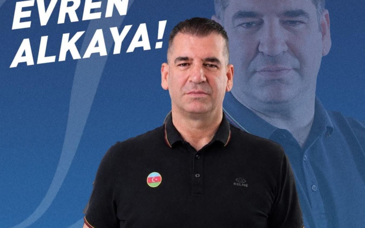 Azərbaycan millisinin baş məşqçisi vəzifəsindən ayrıldı