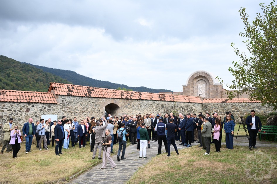 Diplomatlar Gəncəsər monastırında - FOTOLAR