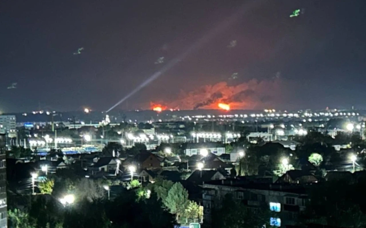 Ukrayna Rusiyada neft emalı zavoduna və Ozon anbarına zərbələr endirdi