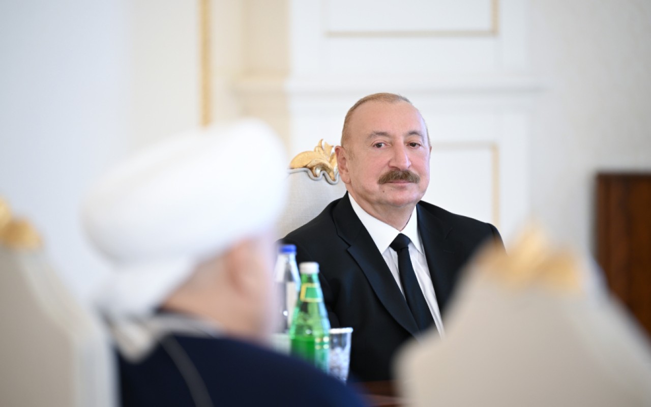 "İslam dünyasına qarşı elan olunmamış müharibə gedir" - Prezident