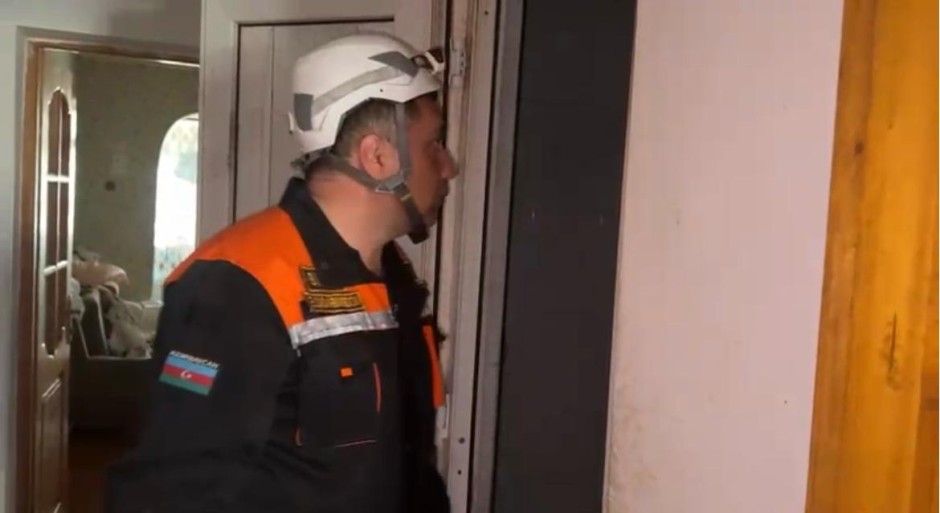 Bakıda yaşayış binasında partlayış - Xəsarət alan var (FOTOLAR)