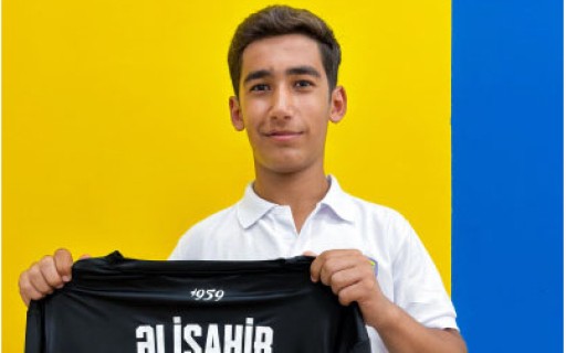 “Kəpəz” 15 yaşlı futbolçu ilə müqavilə imzaladı