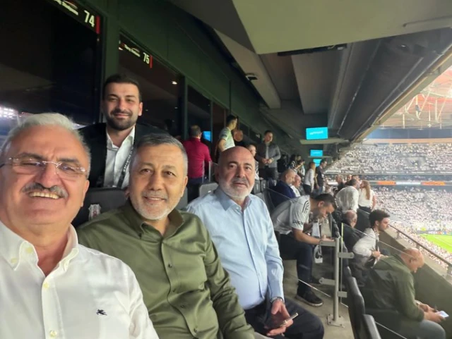 Keçmiş nazir uzun müddət sonra "Beşiktaş"ın matçında görüntüləndi