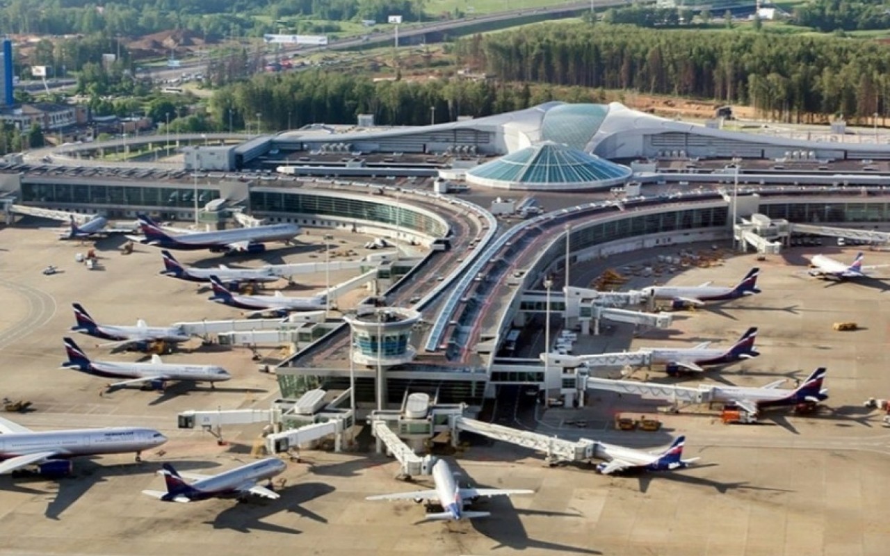 Moskva aeroportlarında 400-dən çox uçuş təxirə salındı