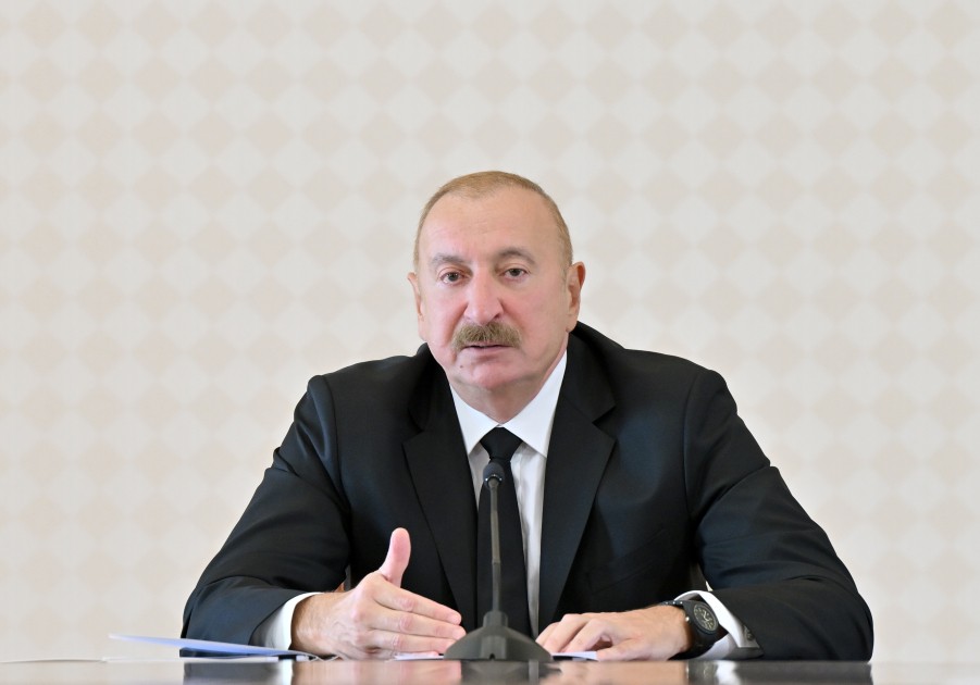 İlham Əliyev müşavirə keçirdi - FOTOLAR+VİDEO (YENİLƏNİB)