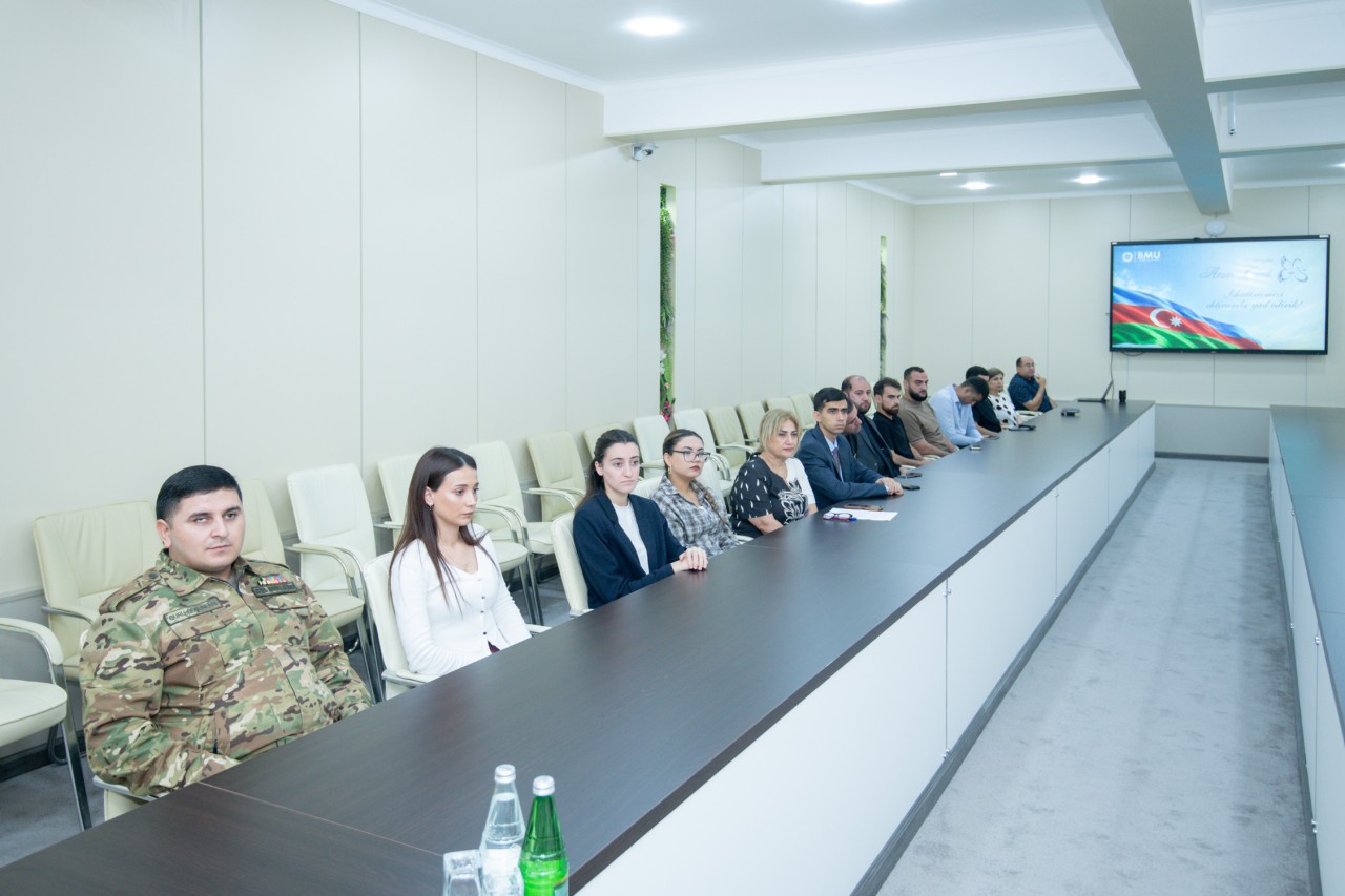 BMU-nun rektoru Vətən müharibəsi iştirakçısı və şəhid ailəsindən olan tələbələrlə görüşüb - FOTOLAR