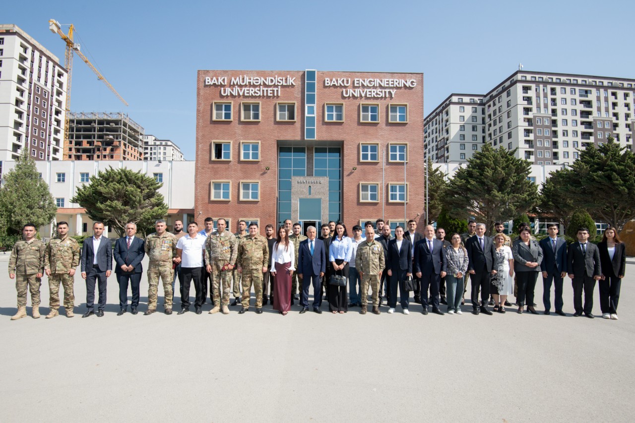 BMU-nun rektoru Vətən müharibəsi iştirakçısı və şəhid ailəsindən olan tələbələrlə görüşüb - FOTOLAR