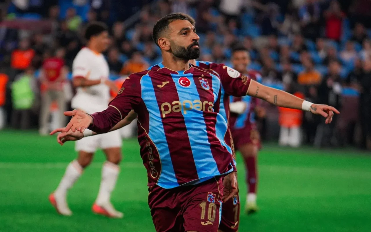 Salah stadionun meydançası sintetik örtüklü olduğu üçün oynamayacaq
