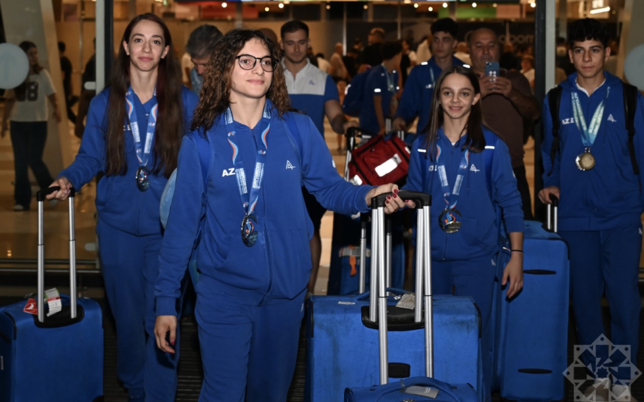 Qızıl medalçılarımız Vətənə qayıtdı