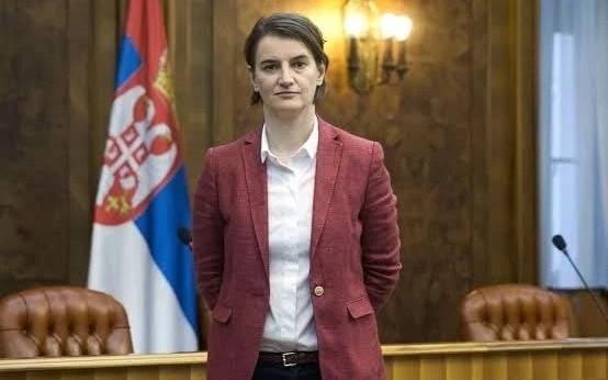 Vuçiç hakimiyyəti LGBT üzvünə verdi