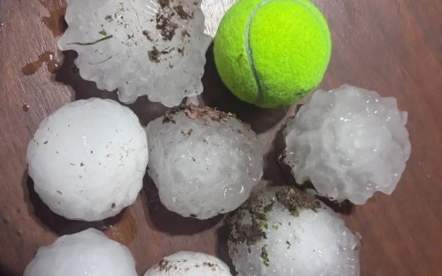 Tennis topu böyüklüyündə dolu yağdı - FOTOLAR (VİDEO)